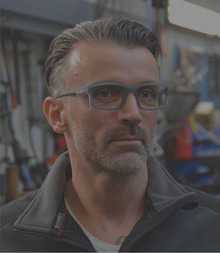 an that serves decorational purposes for the article <h2>ONZE VEILIGHEIDSBRILLEN</h2>